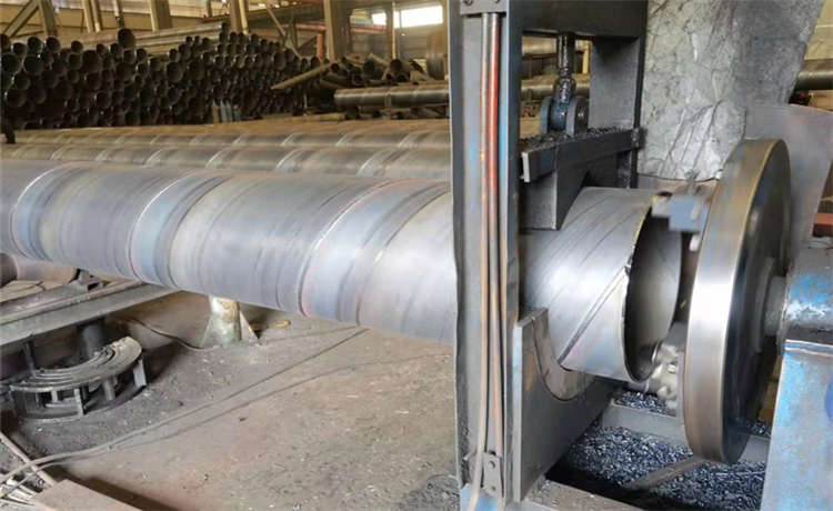 鋼材場900mm螺旋焊管，426-6-8-10-12mm螺旋鋼管，鋼材場打樁鋼護(hù)筒，給水螺旋焊管廠家