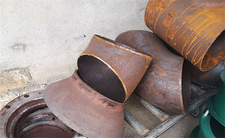 20厚鋼立柱加工廠家，排水螺旋鋼管，1824mm螺旋管，鋼材場(chǎng)400mm螺旋管