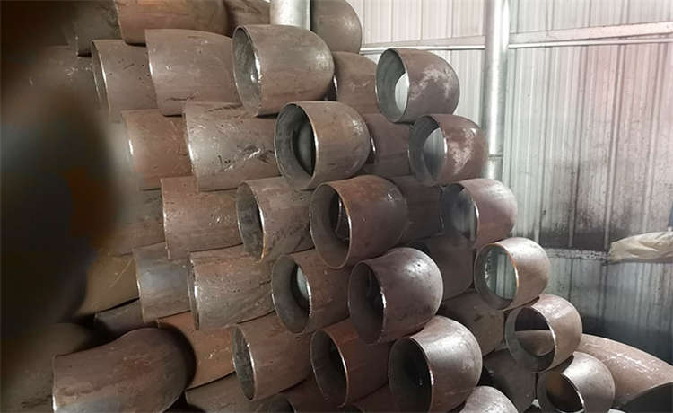 輸水防腐螺旋管廠家，鋼材場(chǎng)走水螺旋管，1620mm螺旋管，800-1000-1200mm鋼立柱